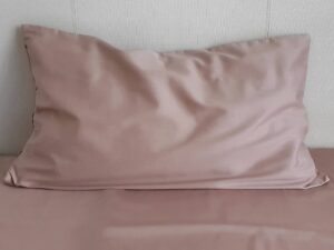 Satininis pagalvės užvalkalas rausvos pudros spalvos No Harsh